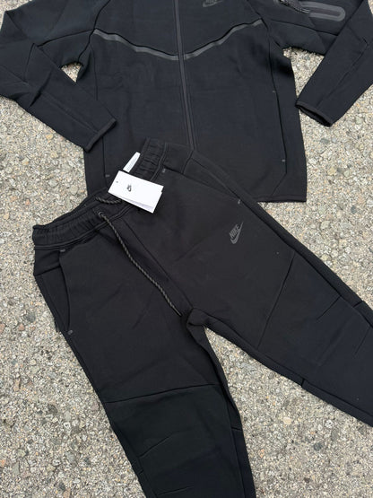 Nike Tech Fleece Negro