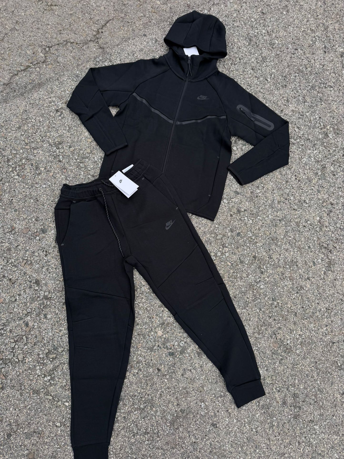 Nike Tech Fleece Negro
